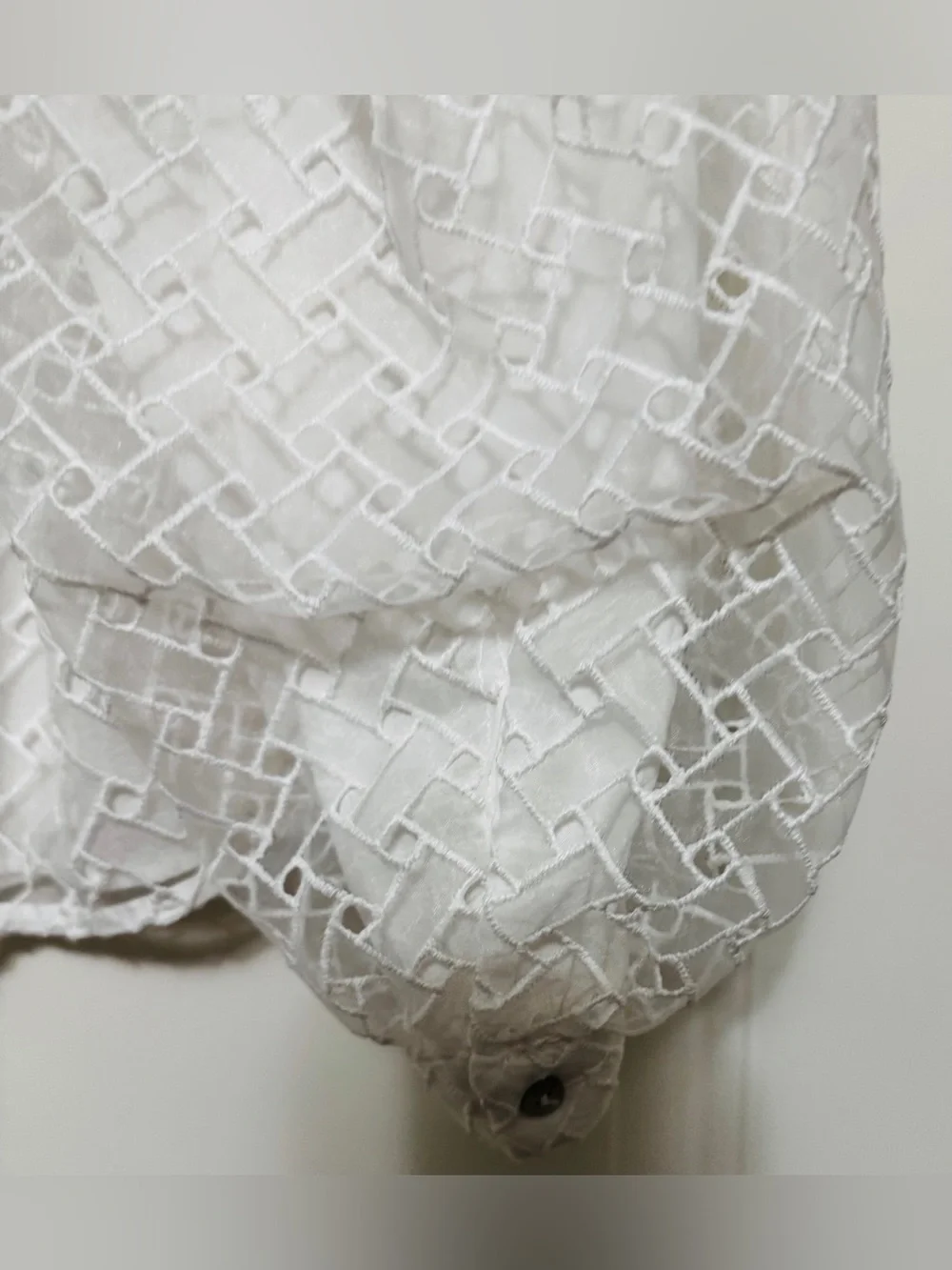 Zara White Embroidered Puff Sleeve Textured Blouse Size S